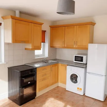 Cozy Ballintemple Pad, 2Br Near City With Parking בית נופש קורק