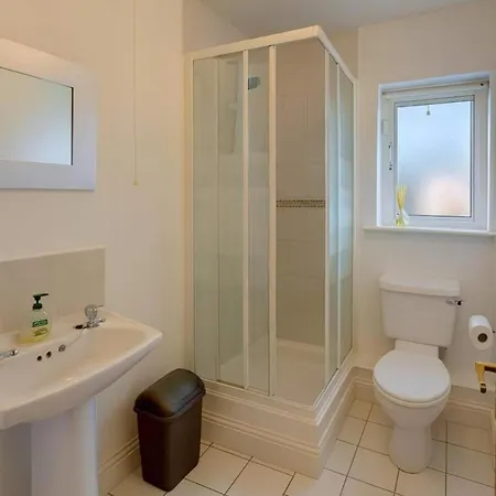 Cozy Ballintemple Pad, 2Br Near City With Parking בית נופש *